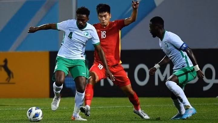 Caption: Vietnam (in red) stop in the quarter-final of the 2022 AFC U23 Asian Cup. (Photo: AFC)