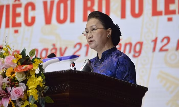 NA Chairwoman Nguyen Thi Kim Ngan speaks at the meeting. (Photo: VGP)