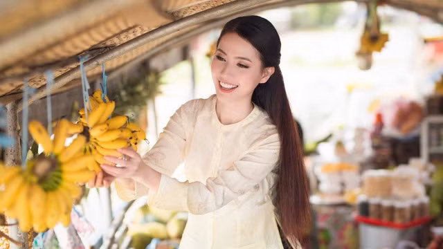 Phan Thi Mo featured in her tourism video on promoting the land and people of her hometown in Tien Giang province (Photo: dantri.com.vn)