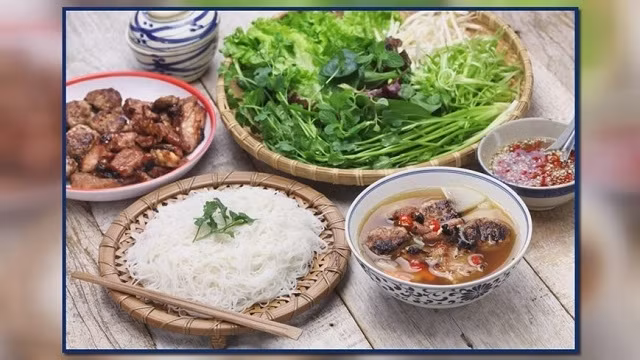 Using the words 'refinement', 'finesse' and 'freshness' to describe Vietnamese food, the author said: 'There is no shortage of qualifiers to define the thousand flavours of Vietnamese gastronomy.' (Photo: Le Figaro/VNA)