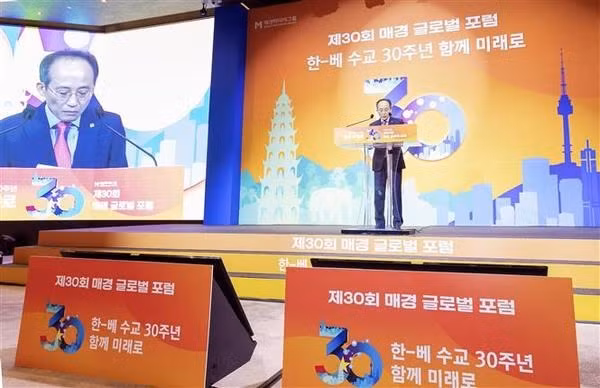 Choo Kyung-ho, RoK Deputy Prime Minister and Minister of Economy and Finance, speaks at the event. (Photo: VNA)
