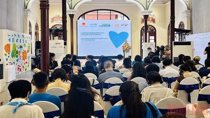 At the launch ceremony of the ‘Blue Heart’ communication campaign 