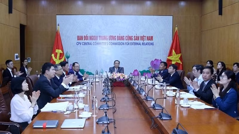 The Vietnamese delegation attend the forum (Photo: dangcongsan.vn)