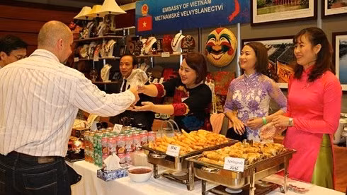 Vietnam's pavilions attract a large number of visitors. (Credit: VOV)
