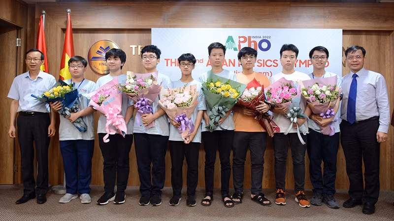 The Vietnamese team participating in the 2022 Asian Physics Olympiad.