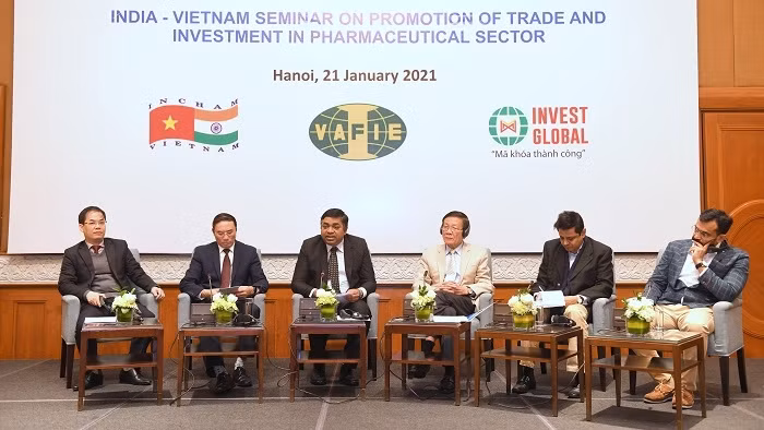 A panel discussion at the seminar.