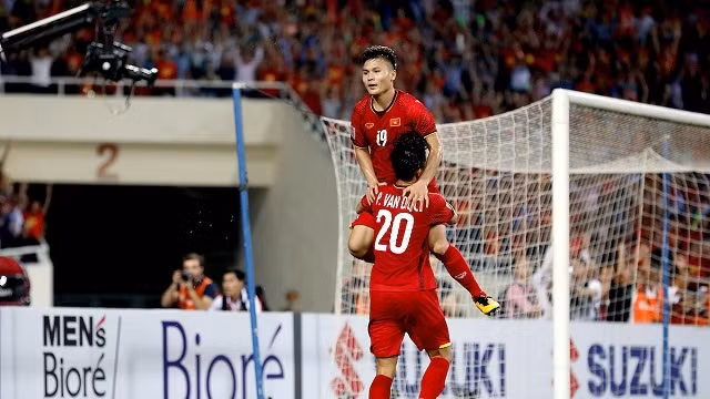 Quang Hai and Van Duc are among the four Vietnamese players in the Team of the AFF Suzuki Cup semi-finals selected by FOX Sports Asia. (Photo: AFF Suzuki Cup)