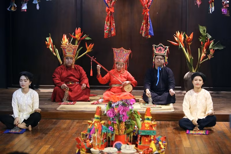 ‘Then’ is a form of spiritual dance music of Tay, Nung, and Thai ethnic people in Vietnam