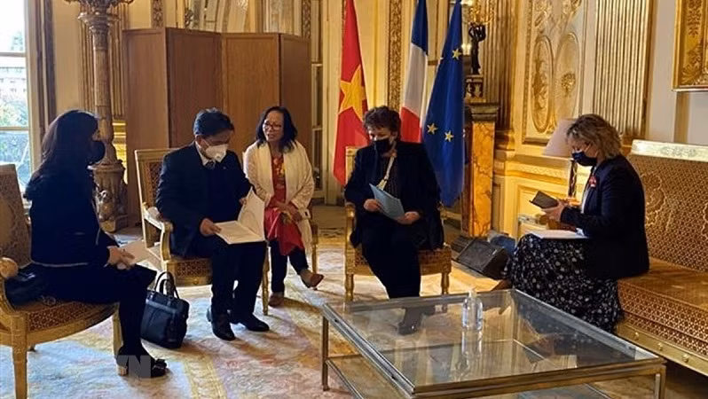 The working session with Vietnamese Deputy Minister of Culture, Sports and Tourism Hoang Dao Cuong and French Minister of Culture Roselyne Bachelot-Narquin (Photo: VNA)