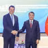 Prime Minister Le Minh Hung (R) receives Managing Director of the World Economic Forum (WEF) Stephan Mergenthaler in Ho Chi Minh City on October 28. (Photo: VGP)