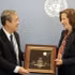 Ngo Dong Hai, Deputy Head of the Party Central Committee's Commission for Publicity, presents a gift to Melissa Fleming, UN Under-Secretary-General for Global Communications. (Photo: Permanent Mission of Viet Nam to the UN) 
