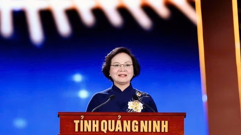 Deputy Prime Minister Pham Thi Thanh Tra addresses the event.