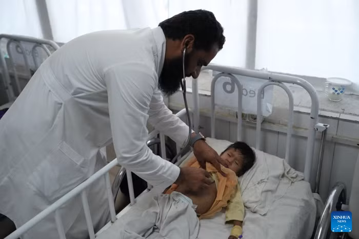 A doctor checks on a malnourished child at the Indira Gandhi Institute of Child Health in Kabul, Afghanistan, July 13, 2026. The UN Children's Fund (UNICEF) has raised the alarm that 3.7 million children under the age of 5 in Afghanistan are at heightened risk of malnutrition, according to a new report issued on Sunday. (Photo: Xinhua)