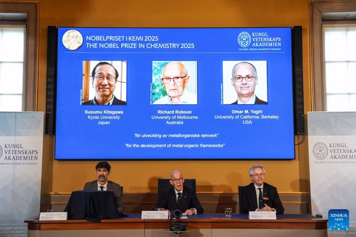 The 2025 Nobel Prize in Chemistry is announced in Stockholm, Sweden, Oct. 8, 2025. Susumu Kitagawa, Richard Robson and Omar M. Yaghi were awarded the 2025 Nobel Prize in Chemistry on Wednesday for developing metal-organic frameworks (MOFs), the Royal Swedish Academy of Sciences announced. (Photo: Xinhua)