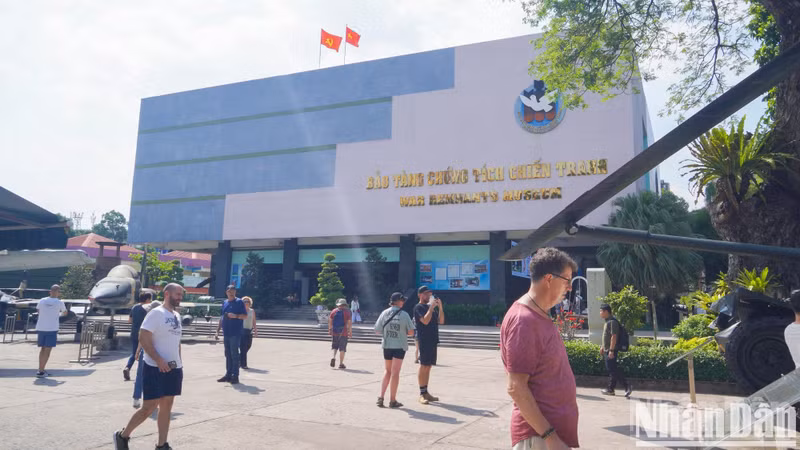 Located in Xuan Hoa Ward in the heart of Ho Chi Minh City, the War Remnants Museum is a prominent cultural and historical landmark, welcoming large numbers of visitors from both Viet Nam and abroad.