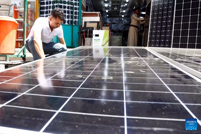 A technician prepares a new solar panel for a customer amid prolonged energy shortages at a market in Sanaa, Yemen, on May 2, 2026. (Photo: Xinhua)