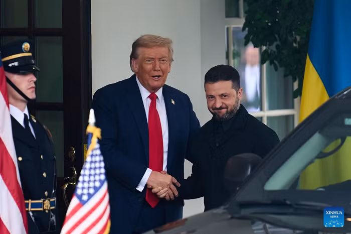 U.S. President Donald Trump (C) welcomes Ukrainian President Volodymyr Zelensky (R) at the White House in Washington, D.C., the United States, on Aug. 18, 2025. Ukrainian President Volodymyr Zelensky arrived at the White House and began a bilateral meeting with U.S. President Donald Trump on Monday. (Photo: Xinhua)