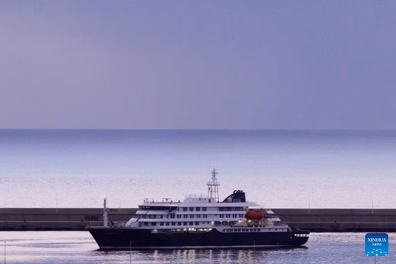 This photo taken on May 10, 2026 shows the hantavirus-hit cruise ship MV Hondius at the Port of Granadilla on the island of Tenerife in Spain. Spanish authorities launched an operation on Sunday to evacuate and transfer all passengers and part of the crew aboard the hantavirus-hit cruise ship MV Hondius. Earlier, the vessel anchored off the Port of Granadilla on the Spanish island of Tenerife. The operation is expected to continue through Sunday and Monday. (Xinhua)