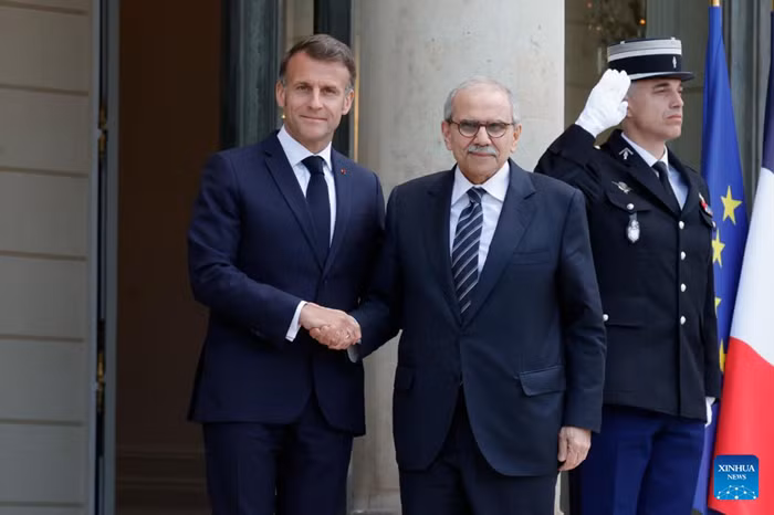 French President Emmanuel Macron (L, front) greets visiting Lebanese Prime Minister Nawaf Salam (R, front) at Elysee Palace in Paris, France, April 21, 2026. French President Emmanuel Macron said Tuesday that Israel must "renounce its territorial ambitions" in Lebanon, calling for a political settlement to ensure regional stability. (Photo: Xinhua)