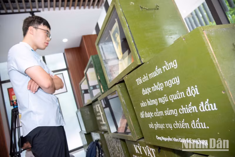 Le Tuan Hung, a doctoral researcher at Hanoi University of Science and Technology, said his heart felt "filled" with gratitude. Hung represents Generation Z, a generation that remains deeply appreciative of the sacrifices made by those who came before them.