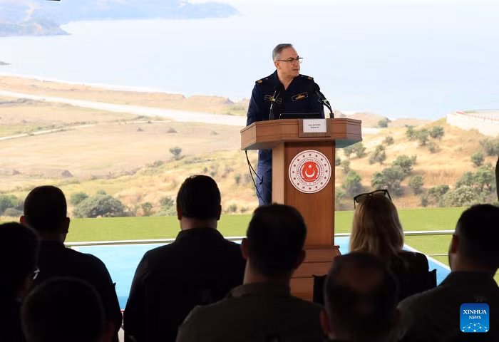 Turkish Defense Ministry spokesperson Zeki Akturk speaks at a news conference at a military base in Izmir, Türkiye, May 20, 2026. Türkiye's Defense Ministry said Wednesday that Germany will deploy a Patriot air defense system to Türkiye in June for a six-month mission under NATO measures aimed at strengthening the country's air defenses amid regional tensions involving the United States, Israel, and Iran. (Mustafa Kaya/Handout via Xinhua)