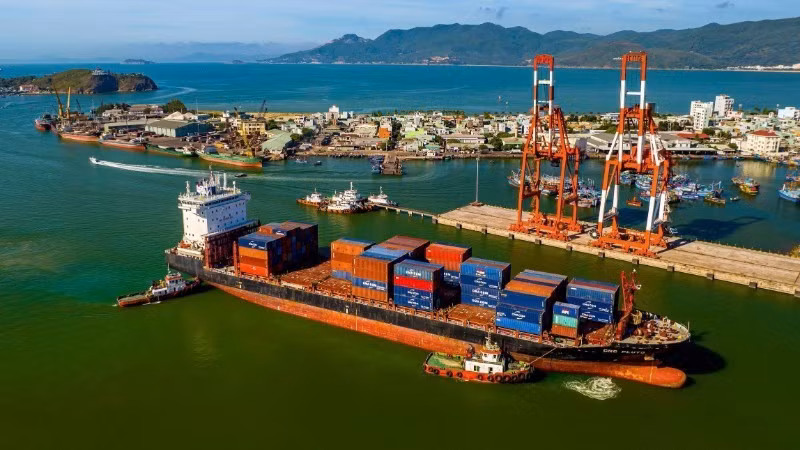 Green logistics infrastructure at Quy Nhon Port, Quy Nhon Ward, Gia Lai Province, is an advantage that helps businesses enhance their position in the international market. (Photo: nhandan.vn)
