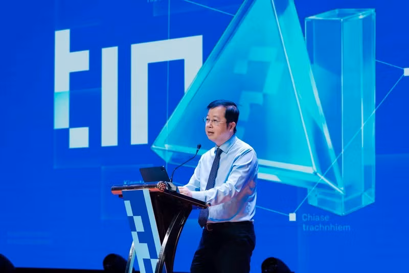 Nguyen Thanh Lam, Member of the Party Central Committee, Deputy Head of the Party Central Committee's Commission for Information, Education and Mass Mobilisation, and Director General of Viet Nam Television, addresses the event.