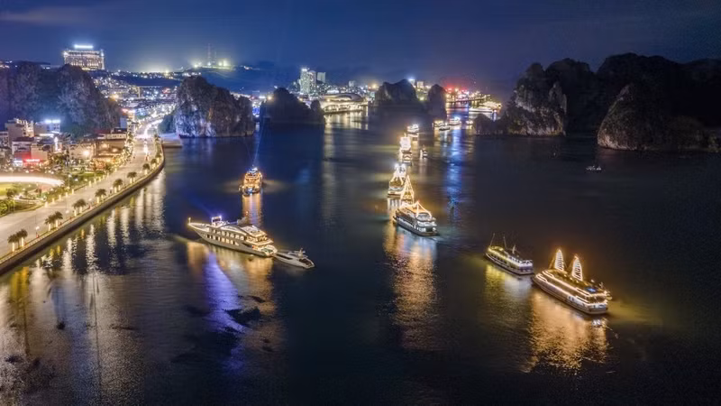 tau-du-lich-vinh-ha-long-1.jpg