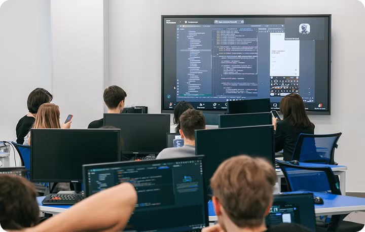 Samsung delivers comprehensive education in advanced digital technologies, equipping students with the specialised knowledge required to excel in today's technology-driven workplace. (Photo: Samsung.com)