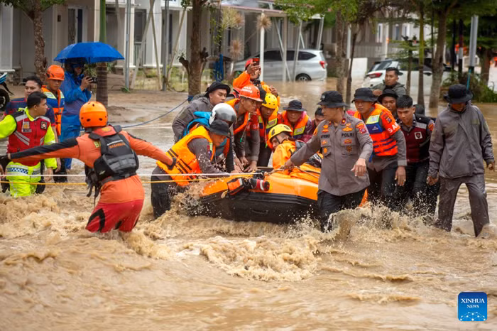Rescuers are seen in floodwaters after heavy rain hit Padang in West Sumatra Province, Indonesia, Oct. 10, 2026. (Photo: Xinhua)