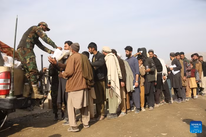 Afghan returnees receive food at a temporary camp at the Torkham border crossing, Afghanistan, Dec. 16, 2025. As the world marks International Migrants Day on Thursday, the unfolding narrative in Afghanistan is one of resilience and uncertainty. The forced return of thousands from neighboring countries is reshaping lives: many families are coming back to a homeland they barely know, striving to rebuild amid fragile security and limited support. (Photo: Xinhua)