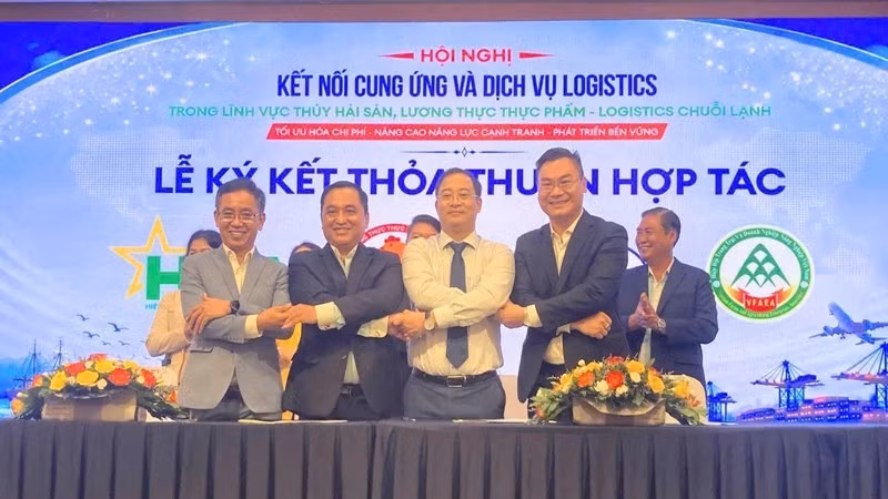 Representatives of industry associations sign a cooperation agreement to strengthen logistics services and improve supply chain capacity.