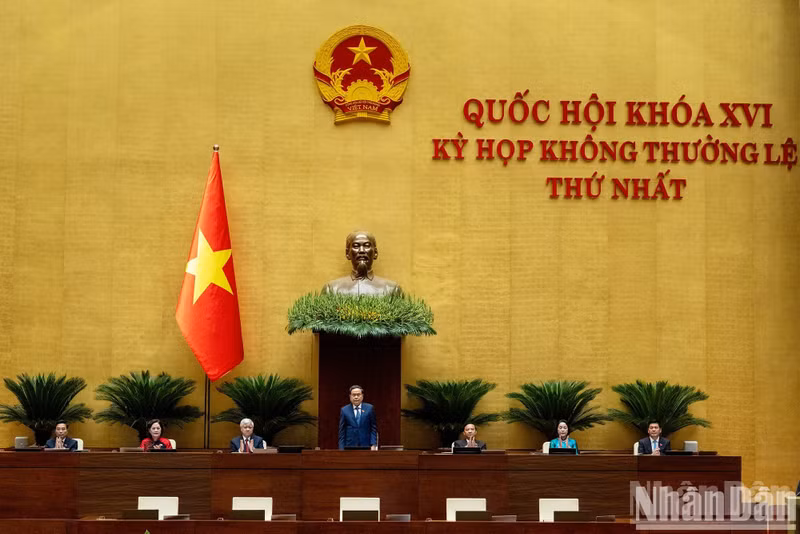 National Assembly Chairman Tran Thanh Man and the National Assembly Vice Chairpersons attend the opening session.