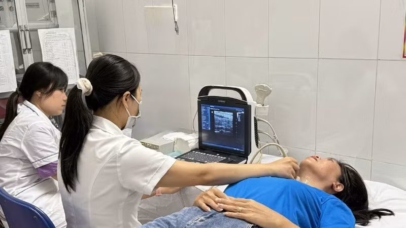 Medical examination at medical facilities in Ha Noi. (Photo: nhandan.vn)