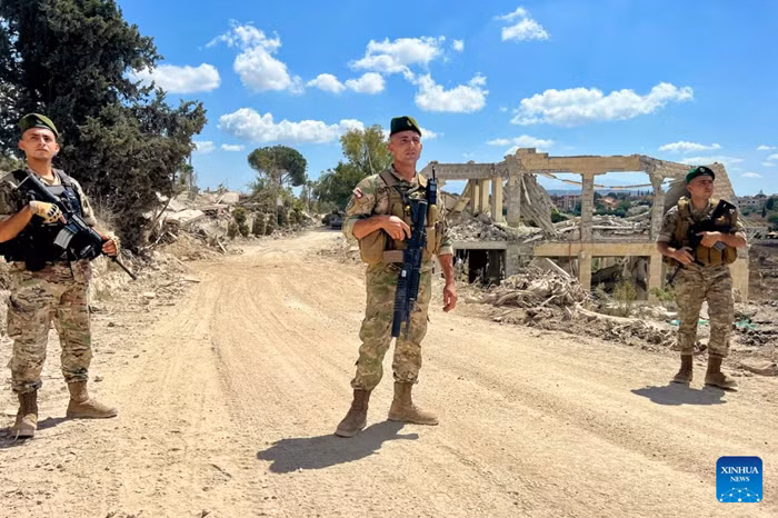 Lebanese army soldiers stand guard to ensure the safety of residents returning to the town of Zawtar al-Gharbiyah, southern Lebanon, July 26, 2026. The Lebanese army said Sunday that continued Israeli attacks and violations of existing understandings are obstructing its deployment in southern Lebanon and delaying the return of residents to their border villages. (Photo: Xinhua)