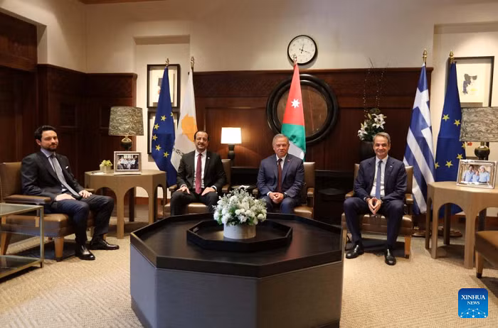Jordan's King Abdullah II (2nd R), Cypriot President Nikos Christodoulides (2nd L) and Greek Prime Minister Kyriakos Mitsotakis (1st R) hold a meeting in Amman, Jordan, May 6, 2026. The fifth Jordan-Cyprus-Greece trilateral summit was held here Wednesday, focusing on their cooperation and regional developments, read a statement released by Jordan's Royal Hashemite Court. (Photo: Xinhua)