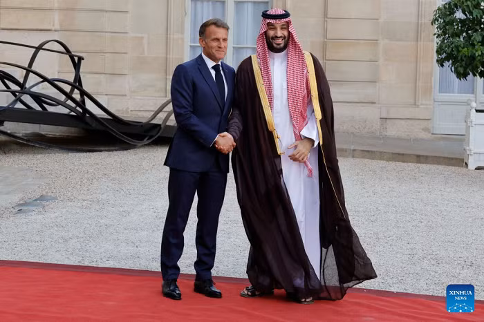  French President Emmanuel Macron (L) welcomes Saudi Crown Prince and Prime Minister Mohammed bin Salman bin Abdulaziz Al Saud at Elysee Palace, in Paris, France, Aug. 24, 2026. (Photo: Xinhua)