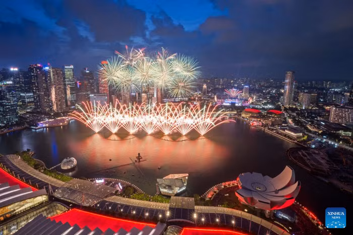 Fireworks light up the sky over Marina Bay during the National Day celebrations in Singapore, on Aug. 9, 2025. Singapore celebrated the 60th anniversary of its independence on Saturday. (Photo: Xinhua)