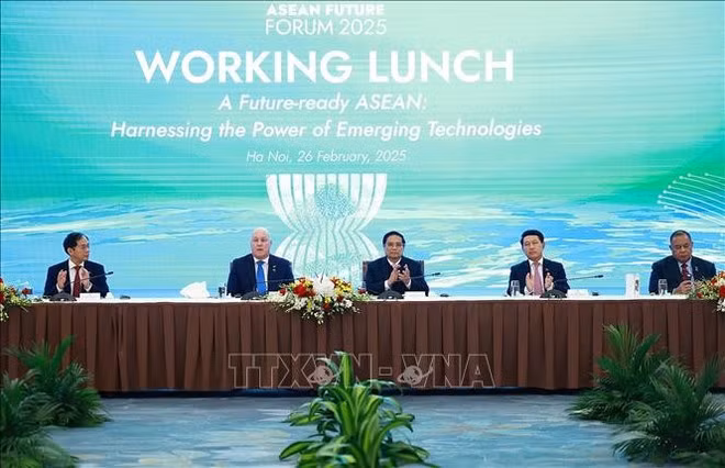 The working lunch themed “A Future-ready ASEAN: Harnessing the Power of Emerging Technologies” is held within the framework of the 2nd ASEAN Future Forum 2025. (Photo: VNA)