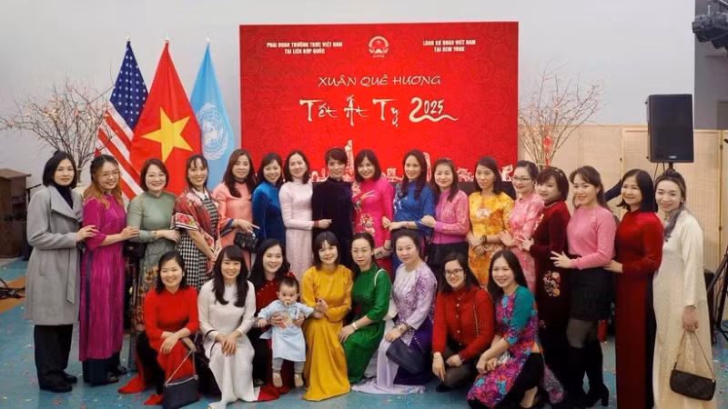 Participants in the Homeland Spring programme in New York on January 25 (Photo: VNA)