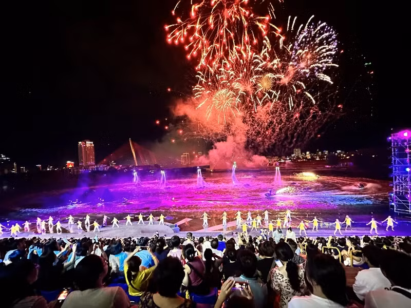 The art programme entitled “Symphony of River — Sound of the River” in Da Nang, a regional cultural industry performance event.