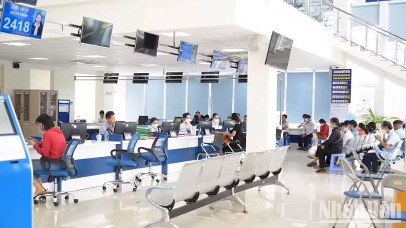 Quang Ngai identifies people and businesses as the centre of digital transformation. Quang Ngai identifies people and businesses as the centre of digital transformation.