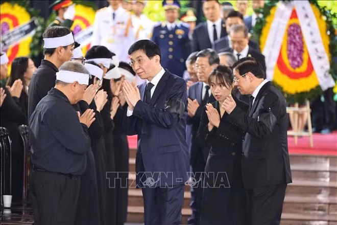 The Chinese delegation is led by Chairman of the Chinese People's Political Consultative Conference Wang Huning (Photo: VNA)