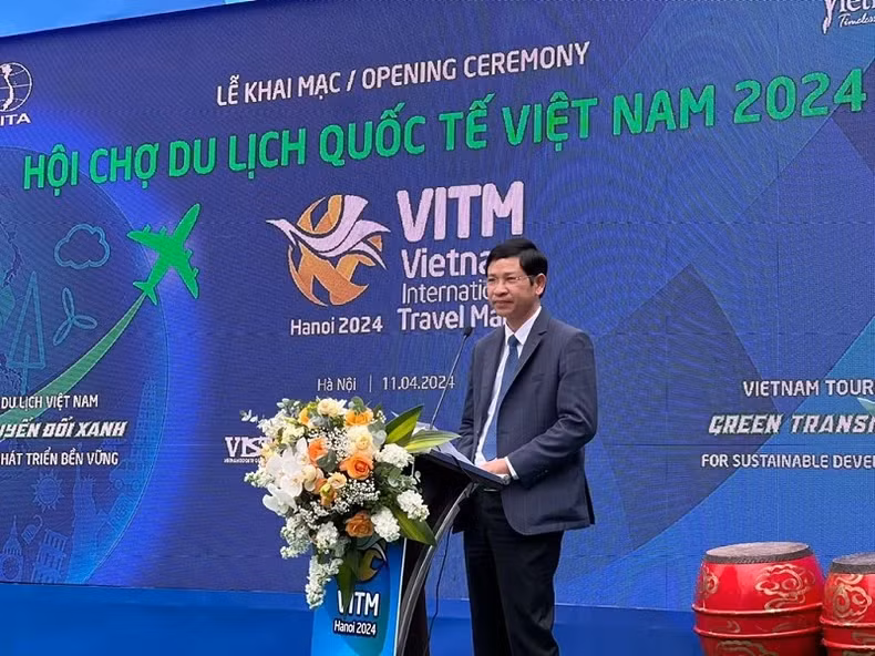 Deputy Minister of Culture, Sports and Tourism Ho An Phong speaks at the opening ceremony. Deputy Minister of Culture, Sports and Tourism Ho An Phong speaks at the opening ceremony.