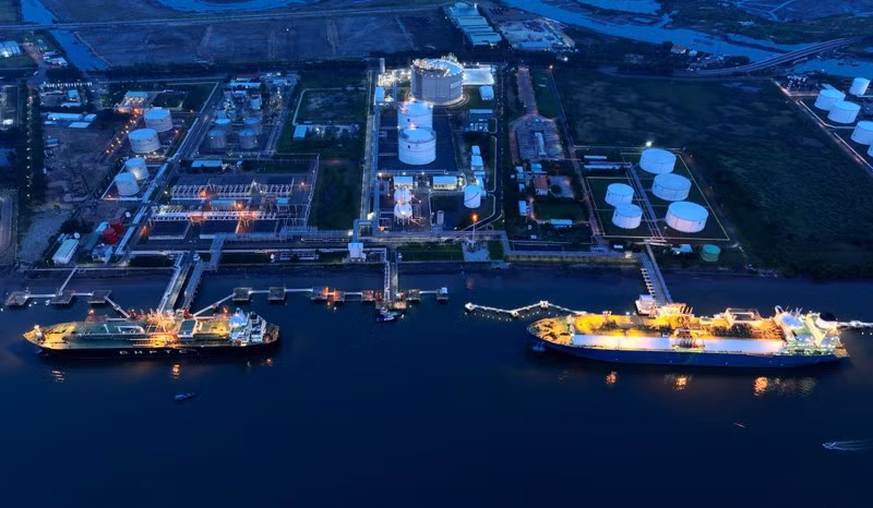 Successfully receiving the first LNG shipment to Thi Vai LNG Warehouse.