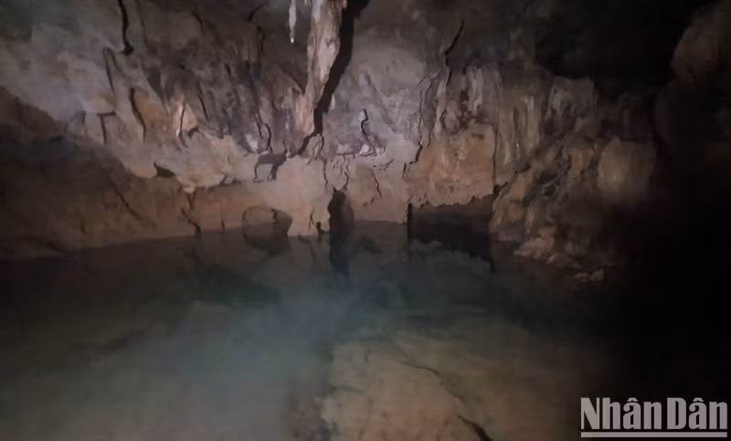 Underground river in Van Tien Cave