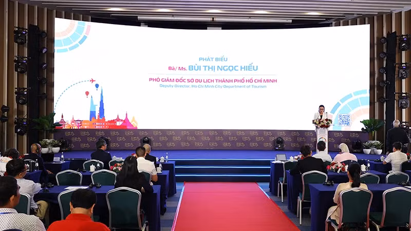 Deputy Director of Ho Chi Minh City Department of Tourism Bui Thi Ngoc Hieu speaks at the workshop.