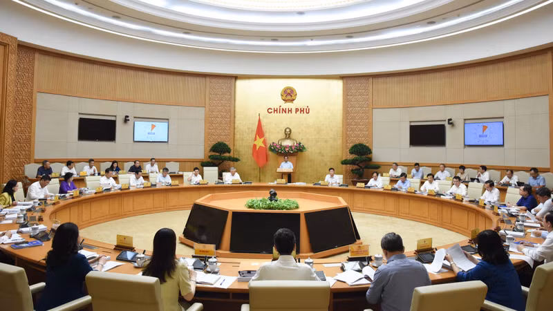 Prime Minister Pham Minh Chinh speaks at the Cabinet meeting in Hanoi on September 7. (Photo: NDO)