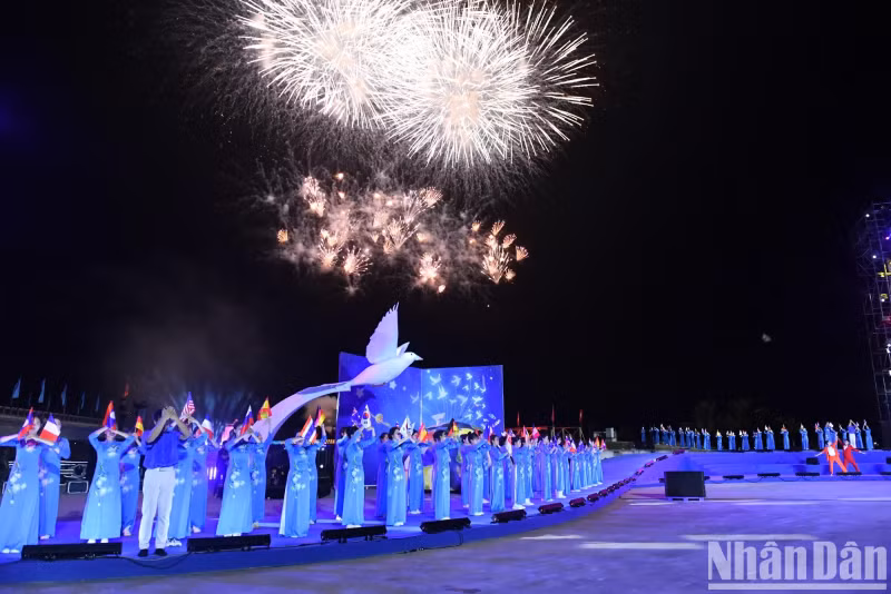 In addition to the cross-cutting theme and rich connotation as above, the festival also provides an opportunity to introduce and promote the land and people of Quang Tri as an attractive destination and a gathering place for tourists and international friends, thereby stimulating tourism demand and contributing to promoting economic and social development.