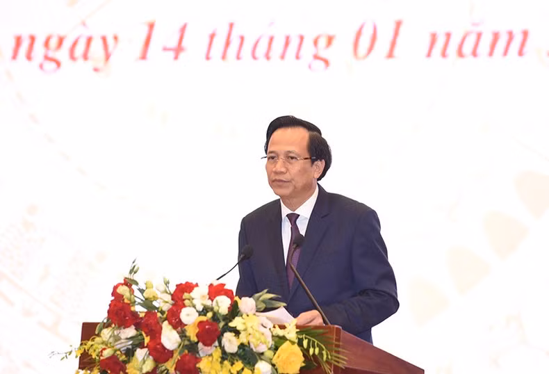 Minister of Labour, Invalids and Social Affairs Dao Ngoc Dung speaks at the conference.